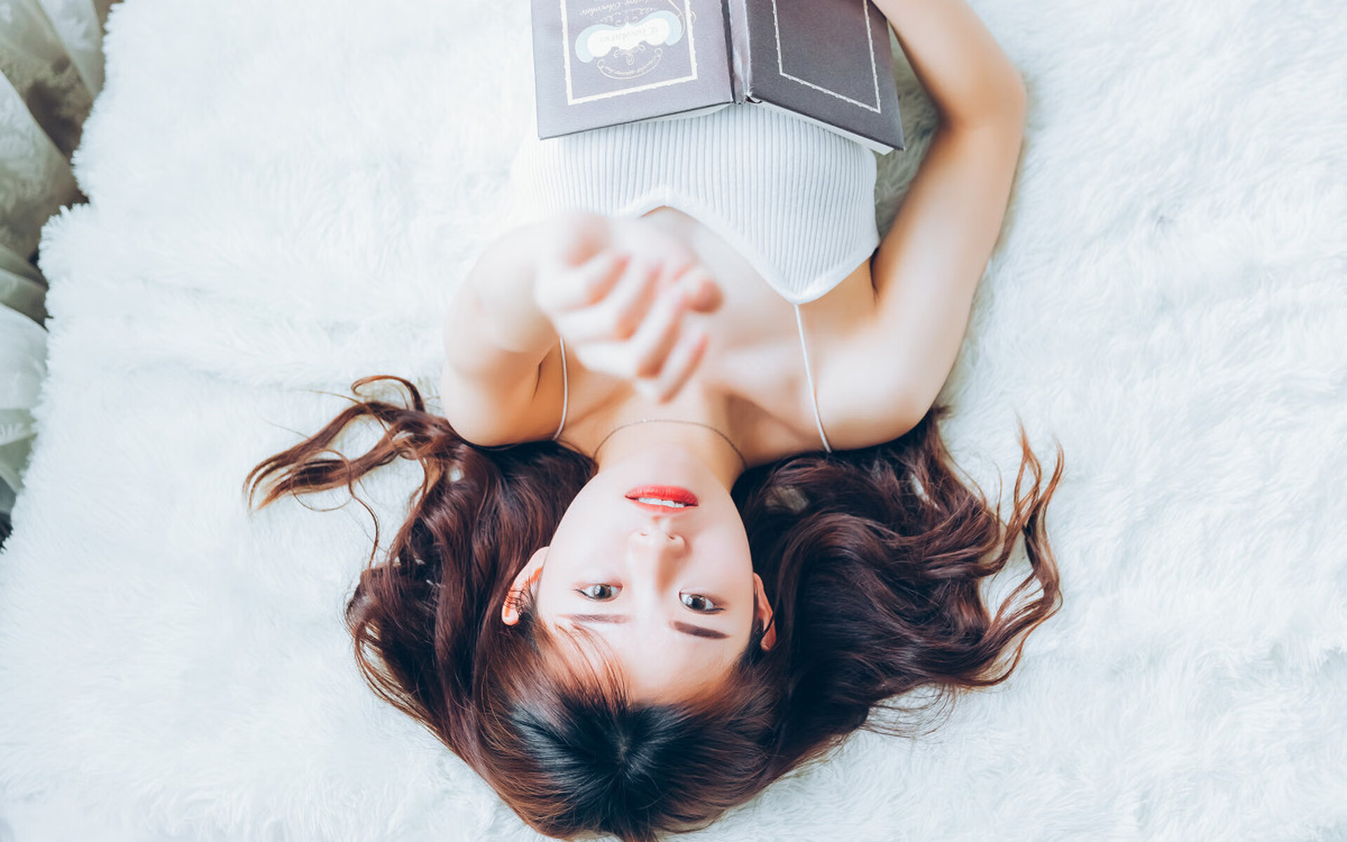 外教管理方式与本土习惯不符，外教政策的基本立场